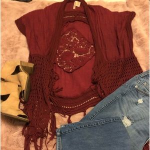🔥🔥5/$50🔥🔥Wine fringe kimono / shrug